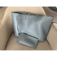 Saint Laurent Shopping Bag aus Leder in Grau