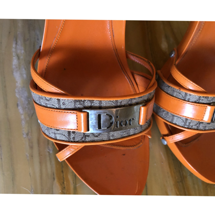 Christian Dior Sandalen aus Leinen in Orange