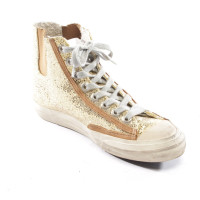 Golden Goose Trainers in Gold