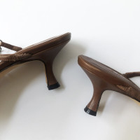 Manolo Blahnik Sandalen aus Leder in Braun