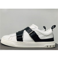Valentino Garavani Sneakers aus Leder in Weiß