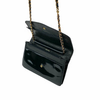 Chanel Umhängetasche aus Lackleder in Schwarz