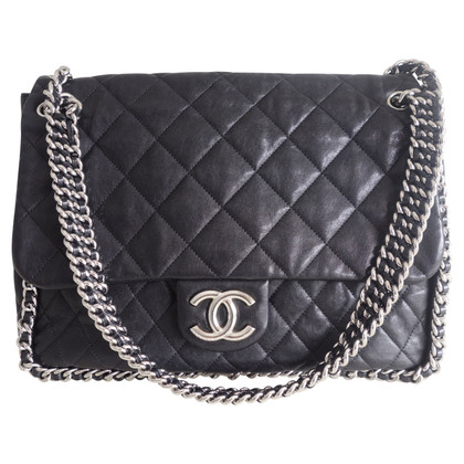 Chanel Chain Around Flap aus Leder in Schwarz