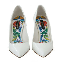 Dolce & Gabbana Pumps/Peeptoes aus Lackleder in Weiß