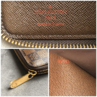 Louis Vuitton Tasje/Portemonnee Canvas in Bruin