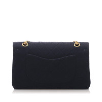 Chanel Classic Flap Bag Medium aus Baumwolle in Blau