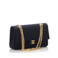 Chanel Classic Flap Bag Medium aus Baumwolle in Blau