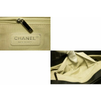 Chanel Chain Around Flap aus Leder in Schwarz
