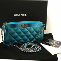 Chanel Boy Wallet on Chain aus Leder in Blau