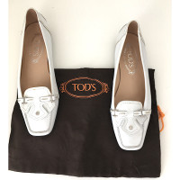 Tod's Slipper/Ballerinas aus Leder in Weiß