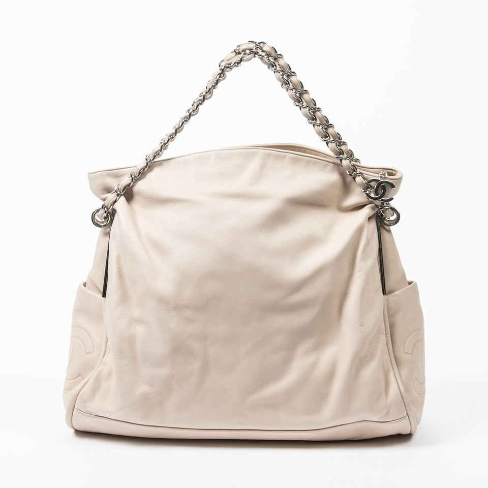 Chanel Umhängetasche aus Leder in Beige