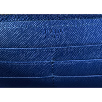 Prada Täschchen/Portemonnaie aus Leder in Blau