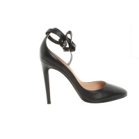 Gianvito Rossi Pumps/Peeptoes Leather in Black