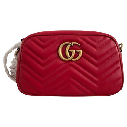 Gucci GG Marmont Camera Bag Small aus Leder in Rot