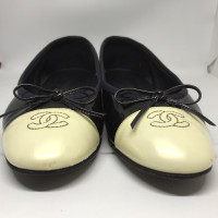 Chanel Slippers/Ballerinas Patent leather in Black