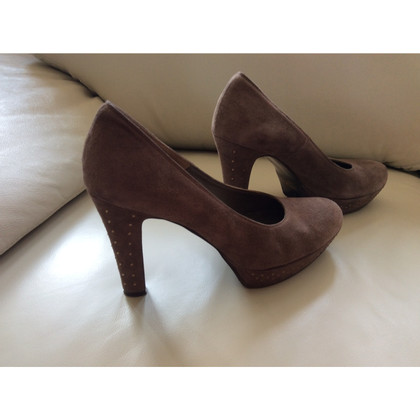 Francesco Russo Pumps/Peeptoes Suede in Taupe
