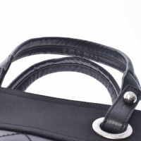 Chanel Handtasche aus Canvas in Schwarz