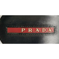 Prada Pumps/Peeptoes Lakleer in Zwart