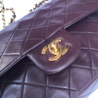 Chanel Classic Flap Bag Medium aus Leder in Bordeaux