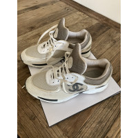 Chanel Sneakers in Goud