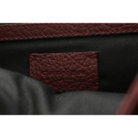 Carven Handtasche aus Leder in Bordeaux