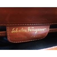 Salvatore Ferragamo Schoudertas Leer in Bruin