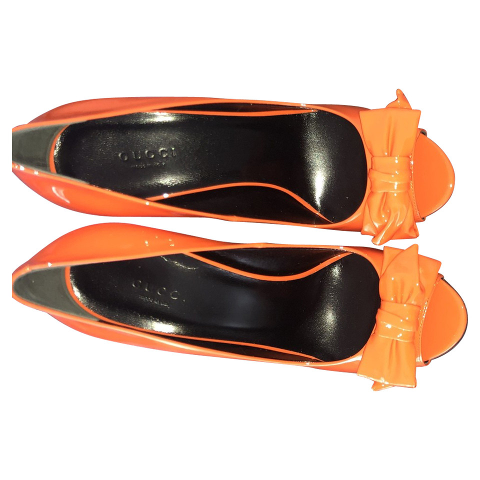 Gucci Pumps/Peeptoes Patent leather in Orange