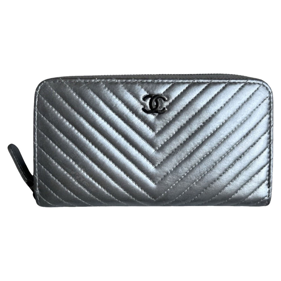 Chanel Bag/Purse Leather in Silvery