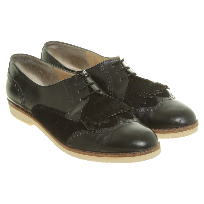 Salvatore Ferragamo Chaussures lacées en noir