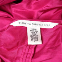 Diane Von Furstenberg Kleid aus Seide in Fuchsia