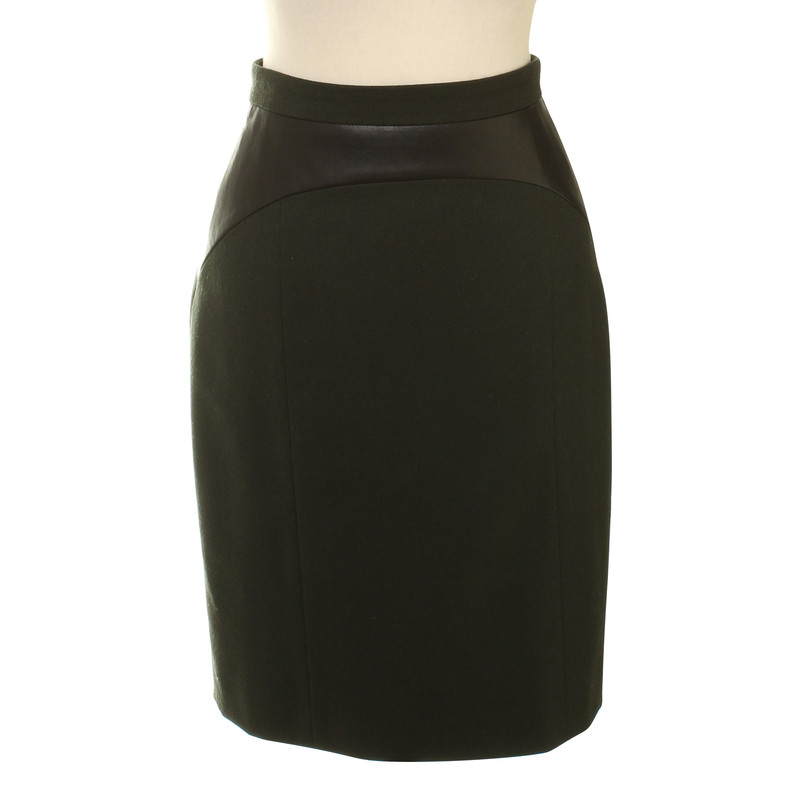 Hugo Boss skirt made of wool and leather