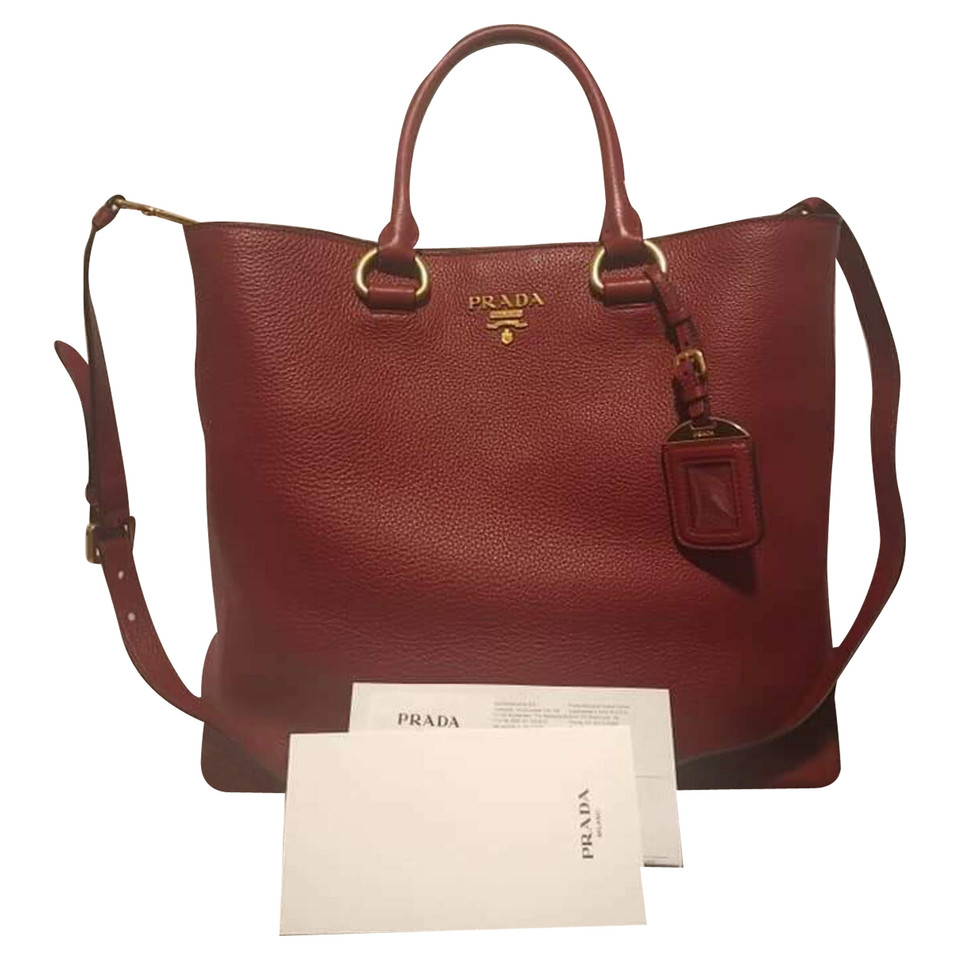 Prada Handtasche aus Leder in Rot