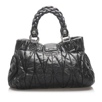 Miu Miu Handtasche aus Leder in Schwarz