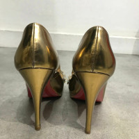 Christian Louboutin Décolleté/Spuntate in Pelle in Oro