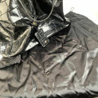 Yves Saint Laurent Tote Bag aus Lackleder in Schwarz