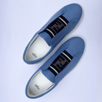 Fendi Sneakers aus Leder in Blau