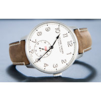 Ulysse Nardin Armbanduhr aus Stahl in Silbern