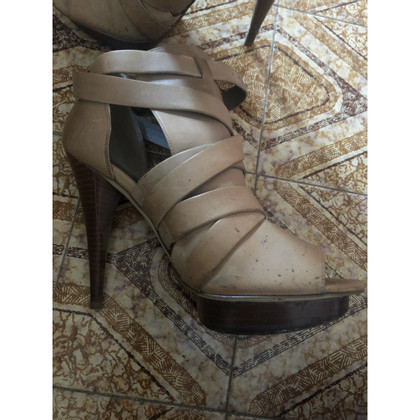 Guess Ankle boots Leather in Nude