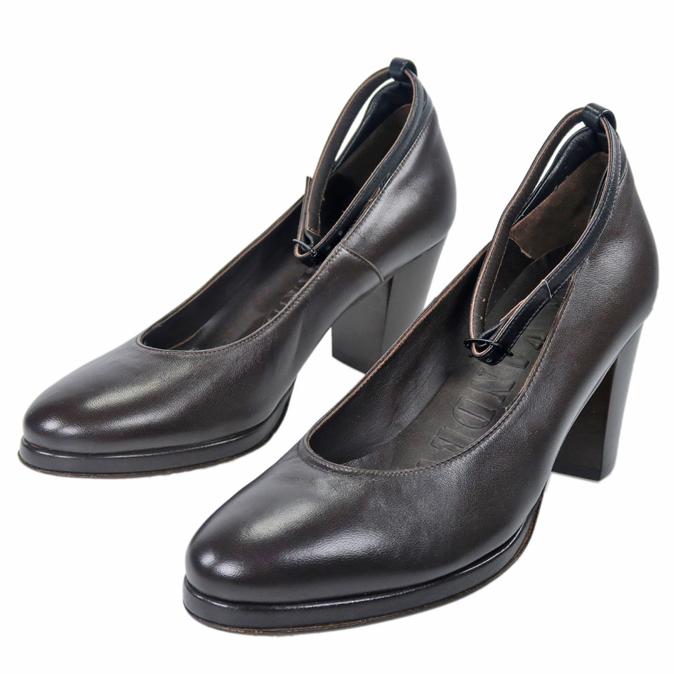 A. F. Vandevorst Pumps/Peeptoes Leather in Brown