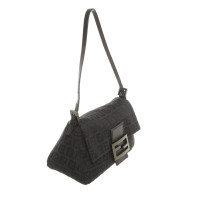 Fendi Baguette Bag aus Canvas in Schwarz