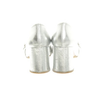 Prada Pumps/Peeptoes aus Leder in Silbern