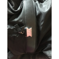 Prada Reisetasche aus Canvas in Schwarz