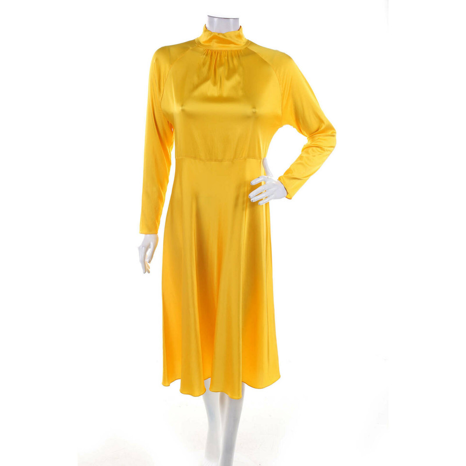 Mads Nørgaard Kleid in Gelb