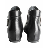 Stuart Weitzman Boots Leather in Black
