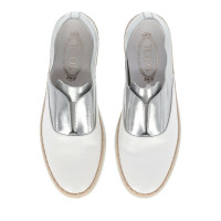 Tod's Slipper/Ballerinas aus Leder in Silbern