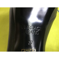 Versace Pumps/Peeptoes en Cuir en Noir