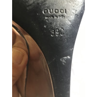 Gucci Pumps/Peeptoes aus Leder in Silbern