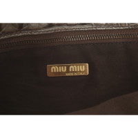 Miu Miu Handtasche aus Leder in Grau