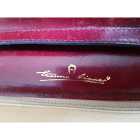 Aigner Shoulder bag Leather in Bordeaux