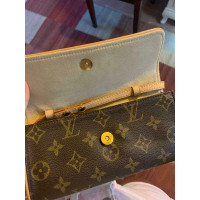 Louis Vuitton Twin Pochette Leather in Brown